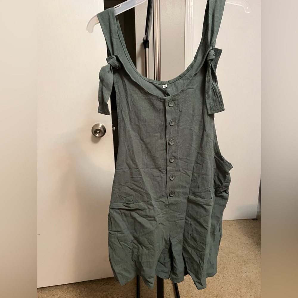 Cropped romper/bibs